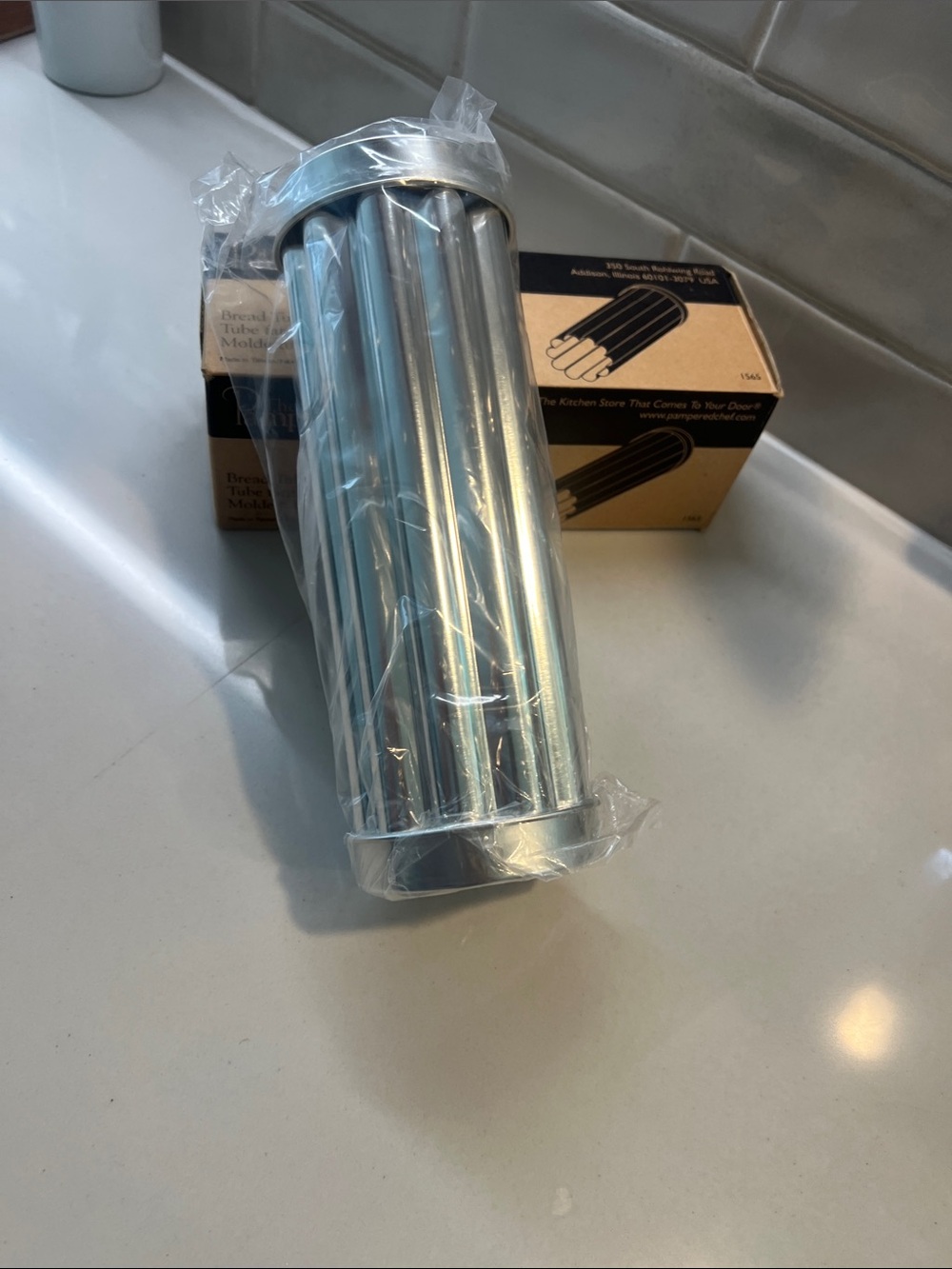 The Pampered Chef Stainless Steel Scalloped Bread Tube - Silver Never Opened! - Picture 5 of 6